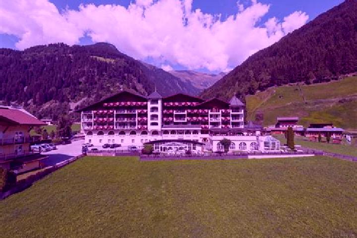 Penelope, 21 — Escort in Neustift im Stubaital, Austria