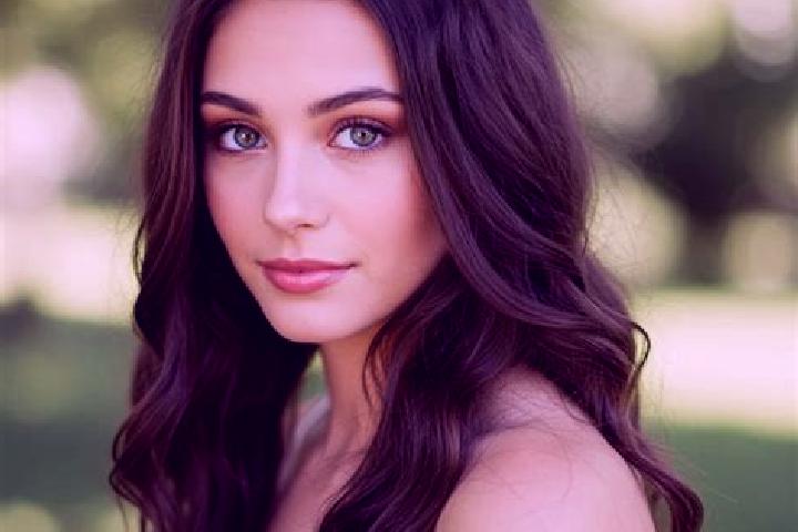 Penelope, 22, a brunette hazel-eyed slavic companion based in Guimar. Offering Dinner Date, Prostate Massage, Overnight, Travel Companion, OWO. Available for...