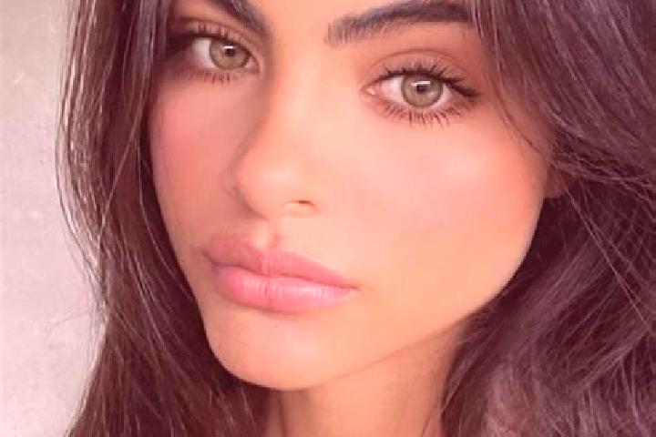 Penelope, 22, a chestnut dark-eyed indian companion based in Bromankote. Offering A-Level, GFE. Available for incall and outcall, overnight bookings available.