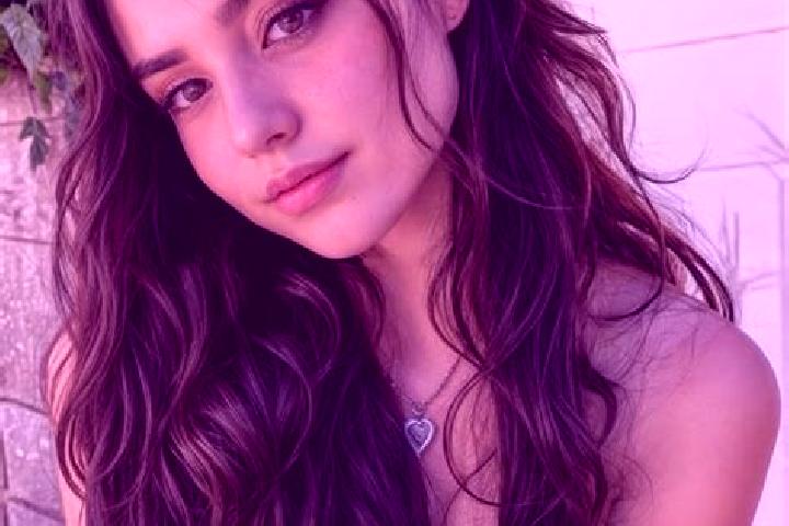 Penelope, 23, a auburn blue-eyed middle eastern companion based in Cistella. Offering Prostate Massage, Fetish, Party Girl, Travel Companion. Available for i...