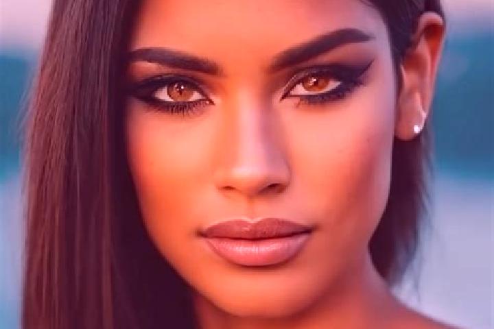 Penelope, 23, a auburn dark-eyed latina companion based in Muta. Offering Duos, Travel Companion, Massage, OWO, Tantra. Available for incall and outcall, day...