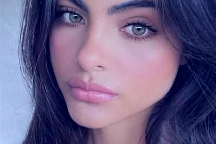 Penelope, 23, a chestnut amber-eyed indian companion based in Cigorowong Kidul. Offering Erotic Massage, 69, Massage, CIM. Available for incall and outcall, ...