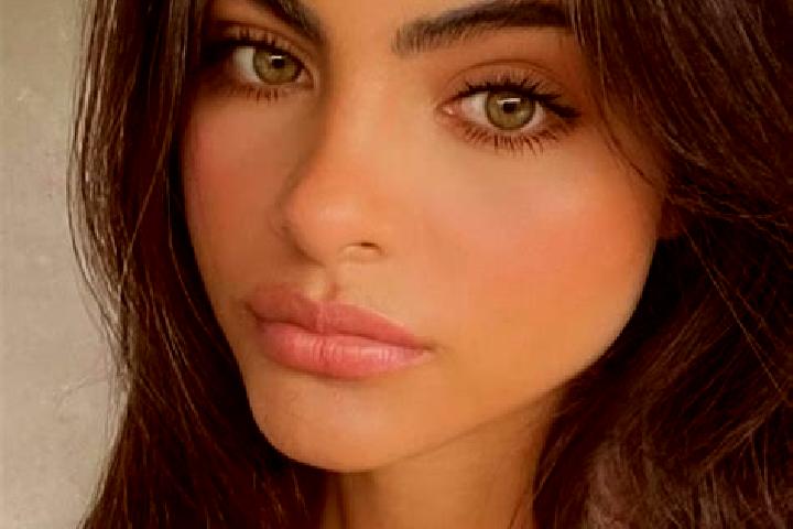 Penelope, 23, a chestnut dark-eyed indian companion based in Tomashivka. Offering Party Girl, GFE, BDSM. Available for incall and outcall, overnight bookings...