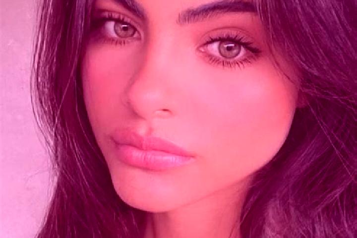 Penelope, 23, a chestnut green-eyed indian companion based in Pleumeleuc. Offering Domination, Tantra, Overnight. Available for incall and outcall, day and e...