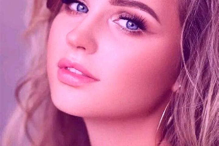 Penelope, 23, a dark blonde blue-eyed mediterranean companion based in El Salado. Offering Massage, 69, Travel Companion, Striptease. Available for incall an...