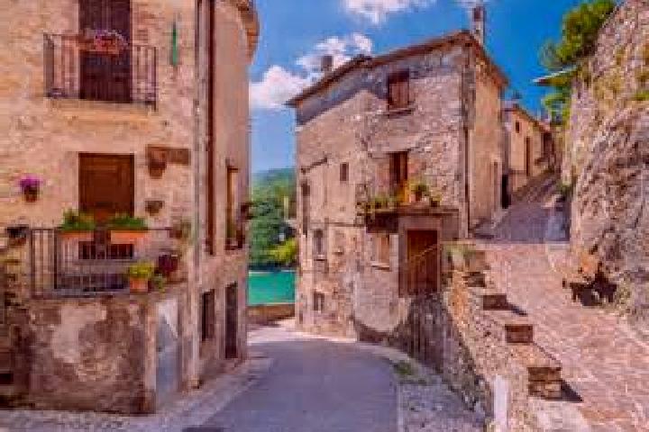 Penelope, 23 — Escort in Colle di Tora, Italy