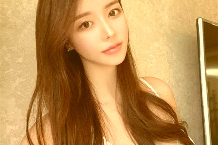 Penelope, 23 — Escort in Jiucaigou, China