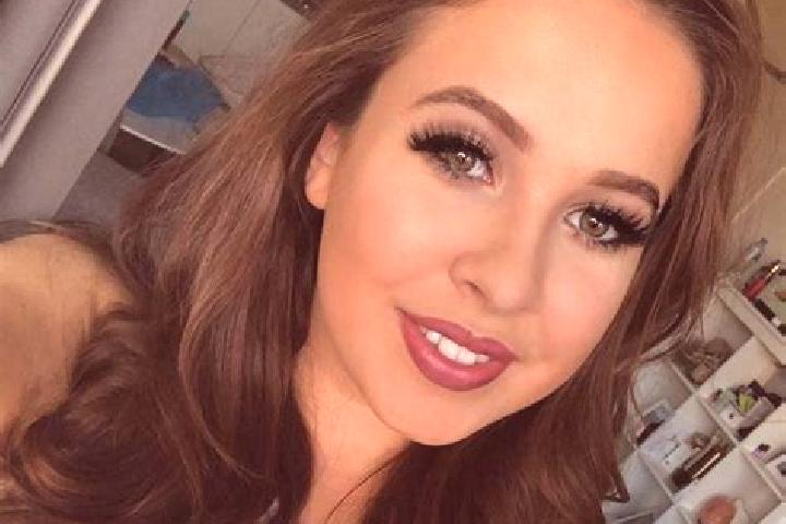 Penelope, 24, a auburn grey-eyed middle eastern companion based in Tigard. Offering Tantra, Erotic Massage, Overnight, Party Girl, Massage. Available for inc...