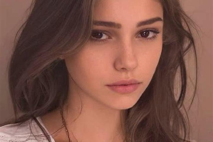 Penelope, 24, a chestnut dark-eyed slavic companion based in Catia La Mar. Offering Roleplay, Travel Companion, Tantra. Available for incall and outcall, day...