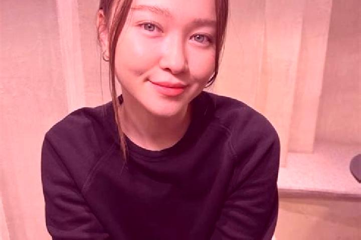 Penelope, 24, a dark blonde blue-eyed asian companion based in Agios Kirykos. Offering Overnight, Duos, Roleplay. Available for incall and outcall, overnight...
