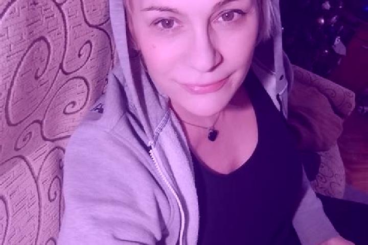 Penelope, 24 — Escort in Szeremle, Hungary