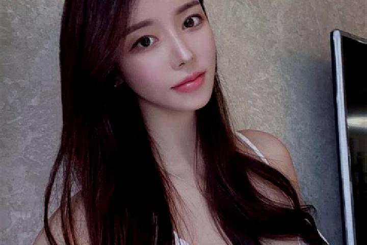 Penelope, 25 — Escort in Caijiagang, China