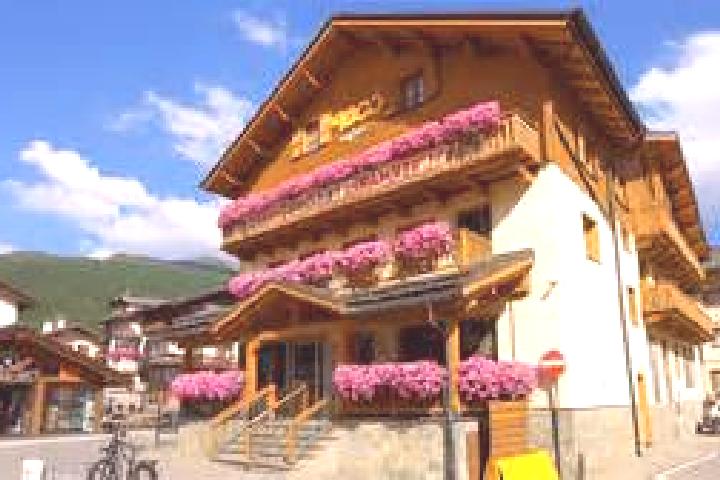 Penelope, 25 — Escort in Livigno, Italy