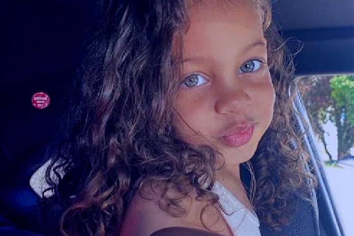 Penelope, 26, a auburn amber-eyed mixed companion based in Plothen. Offering Party Girl, Erotic Massage, A-Level, Couples. Available for incall and outcall, ...