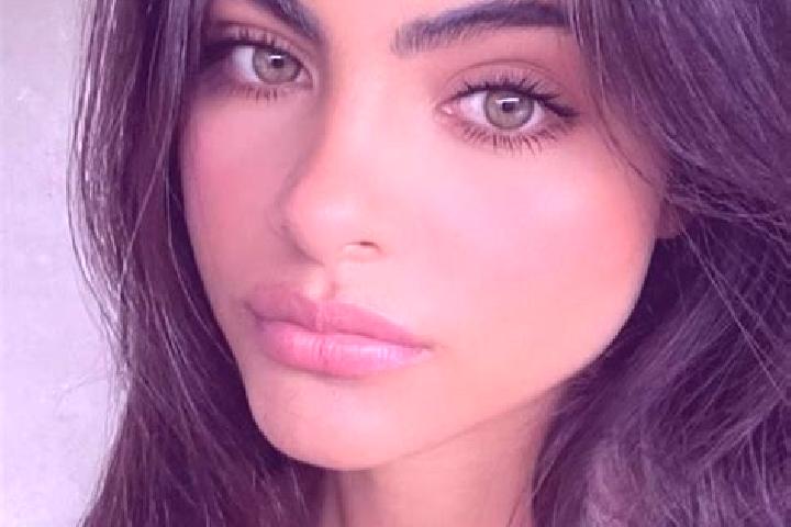 Penelope, 26, a brunette green-eyed indian companion based in Burton Joyce. Offering Party Girl, Travel Companion, Striptease. Available for incall and outca...