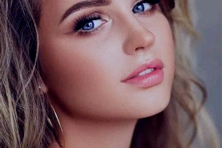 Penelope, 26, a dark blonde blue-eyed mediterranean companion based in Chacarero. Offering Domination, OWO. Available for incall and outcall, day and evening...