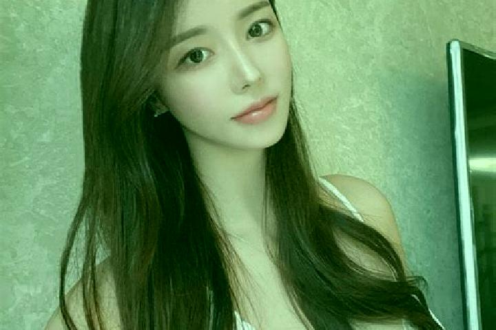 Penelope, 26 — Escort in Macaomiao, China