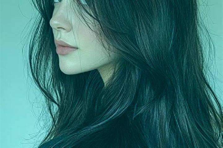 Penelope, 27, a auburn brown-eyed caucasian companion based in Veghel. Offering Overnight, CIM, Tantra. Available for incall and outcall, day and evening dates.