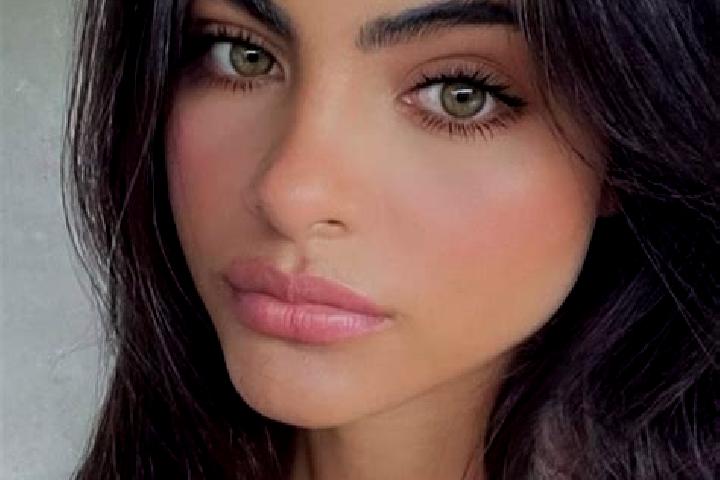 Penelope, 27, a brunette green-eyed european companion based in Puerto Mexico. Offering Erotic Massage, Couples. Available for incall and outcall, day and ev...