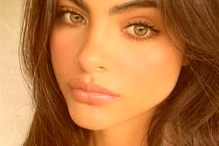Penelope, 27, a brunette green-eyed middle eastern companion based in Leone-Santa Elisabetta. Offering Couples, Girlfriend Experience, Erotic Massage. Availa...