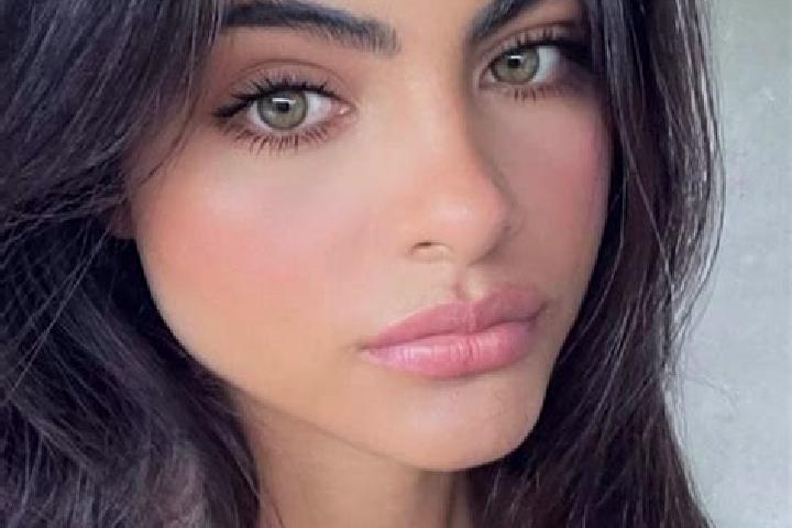 Penelope, 27, a brunette green-eyed mixed companion based in Anaiyur. Offering Travel Companion, Overnight. Available for incall and outcall, overnight booki...