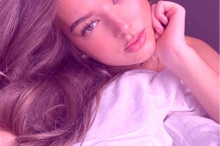 Penelope, 27, a chestnut dark-eyed latina companion based in Bukit Kayu Hitam. Offering Travel Companion, Deep French Kissing, GFE, BDSM, Roleplay. Available...