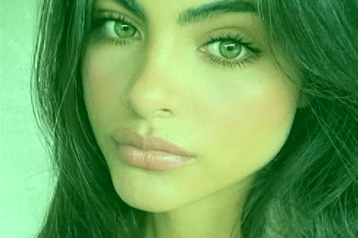 Penelope, 27, a chestnut hazel-eyed latina companion based in Haileyville. Offering BDSM, Tantra, Travel Companion, Massage, Deep French Kissing. Available f...