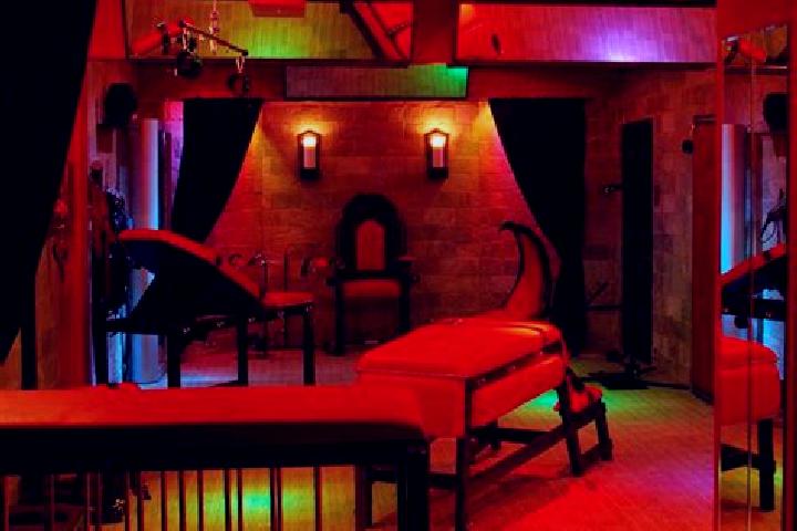 Penelope, 27, a red blue-eyed european companion based in Mavitayi. Offering BDSM, Fetish, Tantra, Domination. Available for incall and outcall, overnight bo...