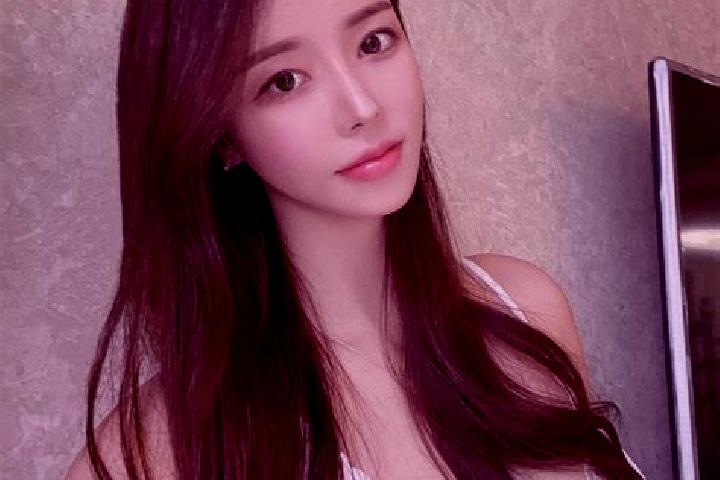 Penelope, 27 — Escort in Miaoshi, China