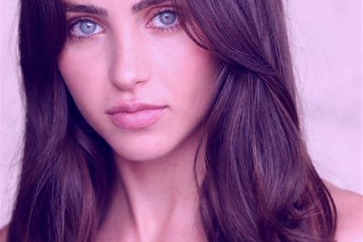 Penelope, 28, a auburn brown-eyed latina companion based in Les Moutiers-en-Retz. Offering Erotic Massage, Massage, Prostate Massage, Domination. Available f...