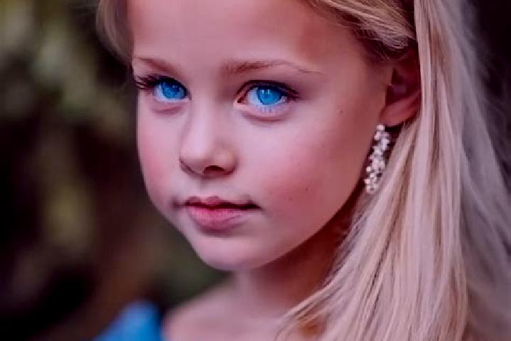 Penelope, 28, a blonde blue-eyed caucasian companion based in Torre Mondovi. Offering CIM, Couples. Available for incall and outcall, day and evening dates.