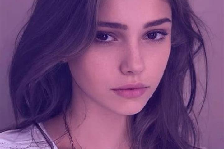 Penelope, 28, a chestnut brown-eyed slavic companion based in Ghonchi. Offering Party Girl, Couples, Travel Companion, BDSM. Available for incall and outcall...