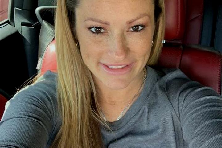 Penelope, 28, a dark blonde amber-eyed caucasian companion based in Fletcher. Offering Massage, Prostate Massage, Party Girl. Available for incall and outcal...