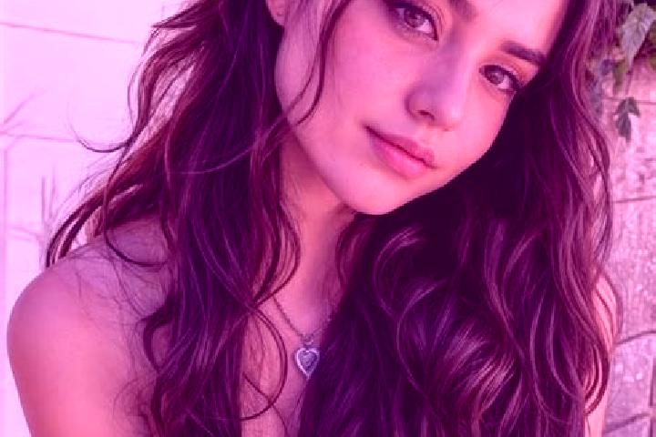 Penelope, 28, a red hazel-eyed european companion based in Canada de Gomez. Offering Dinner Date, BDSM, OWO, Girlfriend Experience. Available for incall and ...