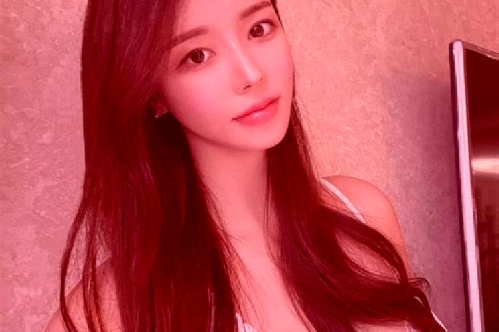 Penelope, 28 — Escort in Hejiadong, China
