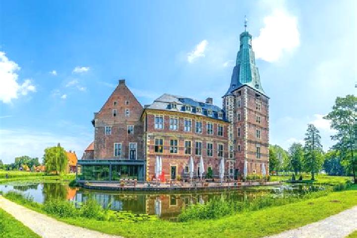 Penelope, 28 — Escort in Nachrodt-Wiblingwerde, Germany
