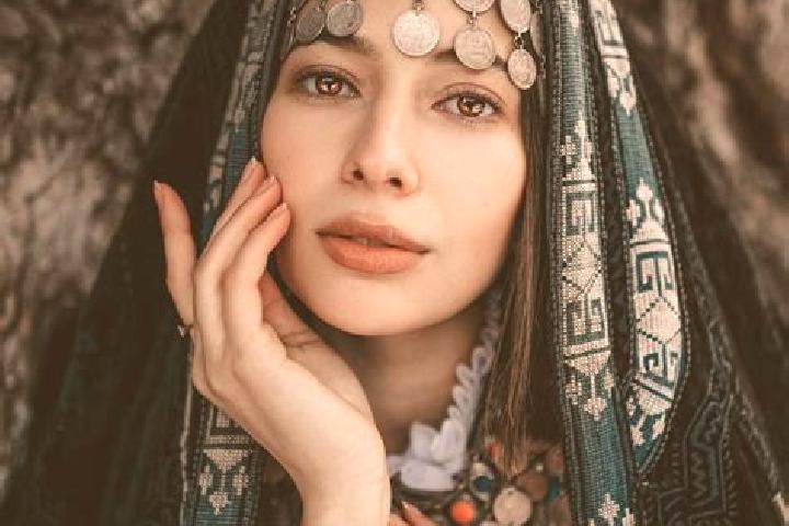 Penelope, 28 — Escort in Rud Avar, Iran