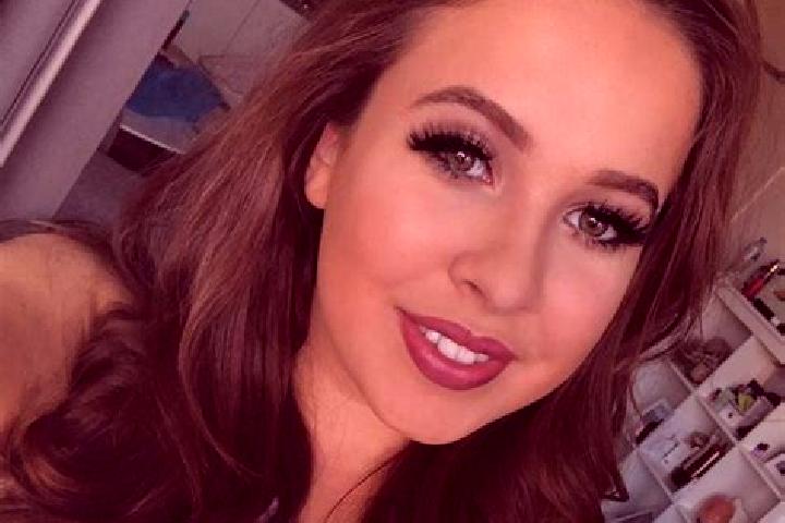 Penelope, 29, a auburn amber-eyed european companion based in Las Salvias. Offering Overnight, Erotic Massage, Party Girl, Fetish, Massage. Available for inc...