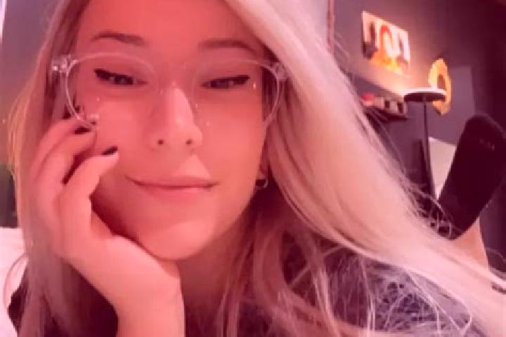 Penelope, 30, a blonde dark-eyed mixed companion based in Canas. Offering GFE, 69, Roleplay, Deep French Kissing, BDSM. Available for incall and outcall, ove...