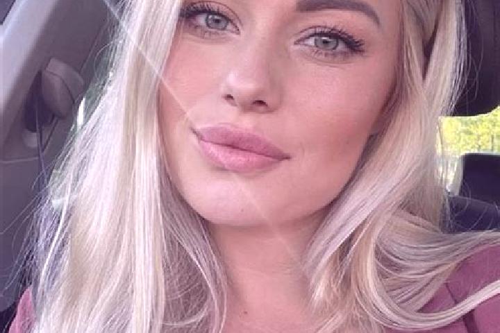 Penelope, 30, a blonde hazel-eyed caribbean companion based in Podunajske Biskupice. Offering CIM, Massage, 69. Available for incall and outcall, day and eve...