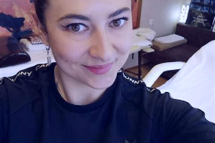 Penelope, 30, a brunette dark-eyed asian companion based in Lochmaben. Offering BDSM, Girlfriend Experience, OWO, Dinner Date, Erotic Massage. Available for ...