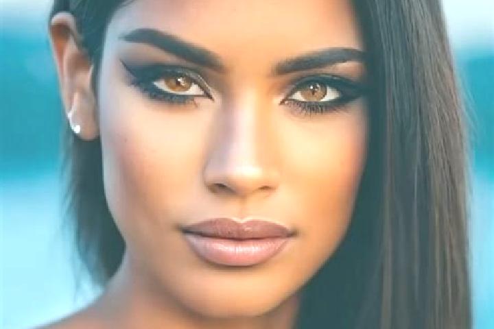 Penelope, 31, a auburn dark-eyed latina companion based in Akhillio. Offering 69, GFE, Massage, Party Girl. Available for incall and outcall, day and evening...