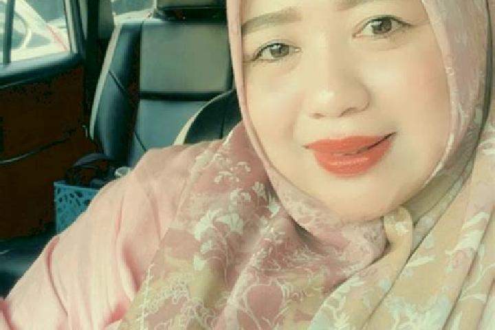 Penelope, 31 — Escort in Polewali, Indonesia
