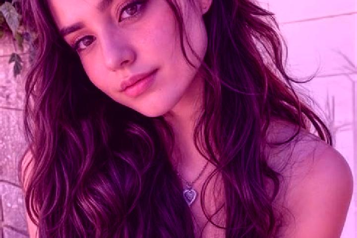 Penelope, 32, a auburn hazel-eyed latina companion based in Parzanica. Offering Prostate Massage, Girlfriend Experience, Couples, Travel Companion, Deep Fren...