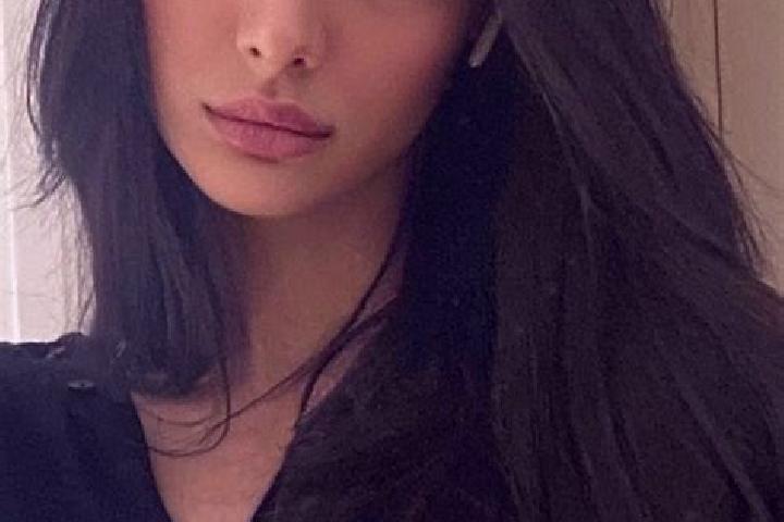 Penelope, 32, a dark blonde dark-eyed middle eastern companion based in Dalyellup. Offering Dinner Date, Girlfriend Experience, Travel Companion, Party Girl....