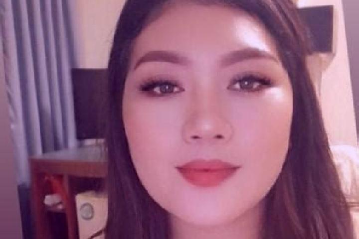 Penelope, 32, a red dark-eyed asian companion based in Adand. Offering Party Girl, Massage, Overnight. Available for incall and outcall, day and evening dates.