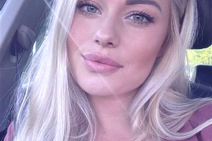 Penelope, 33, a blonde hazel-eyed middle eastern companion based in Olavanna. Offering Prostate Massage, Massage, CIM, BDSM. Available for incall and outcall...