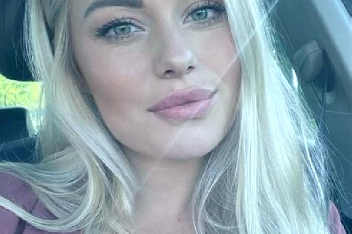 Penelope, 33, a blonde hazel-eyed slavic companion based in Madone. Offering Tantra, Overnight, Duos. Available for incall and outcall, day and evening dates.