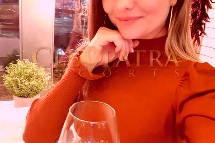 Penelope, 34, a auburn grey-eyed middle eastern companion based in Quincie-en-Beaujolais. Offering OWO, Party Girl, Dinner Date, Striptease. Available for in...