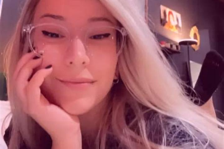 Penelope, 34, a blonde dark-eyed asian companion based in Sao Juliao do Tojal. Offering Roleplay, Fetish, Travel Companion, OWO. Available for incall and out...
